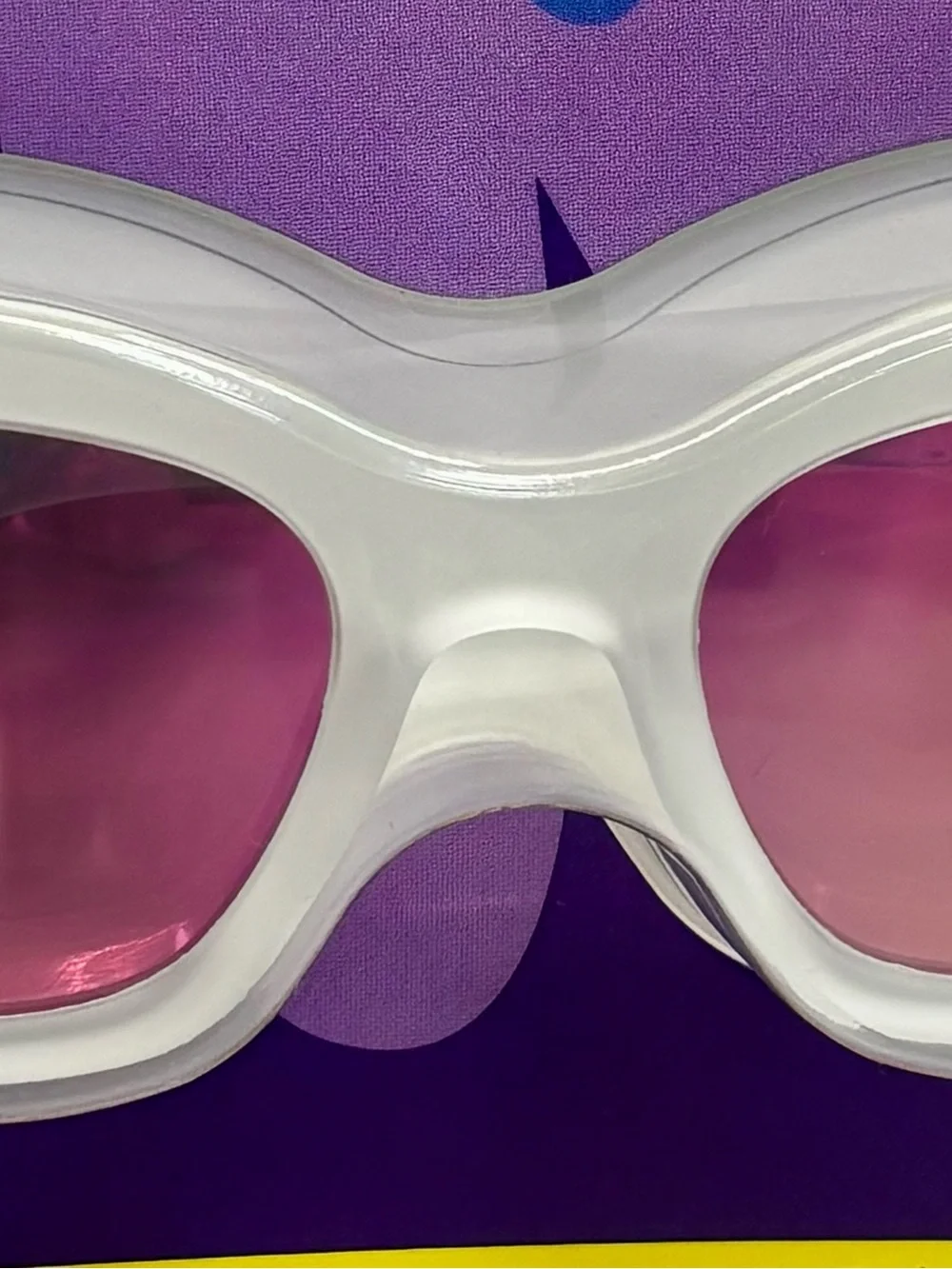 Oomf  White Frame Sunglasses with Pink Lenses and Pink Case